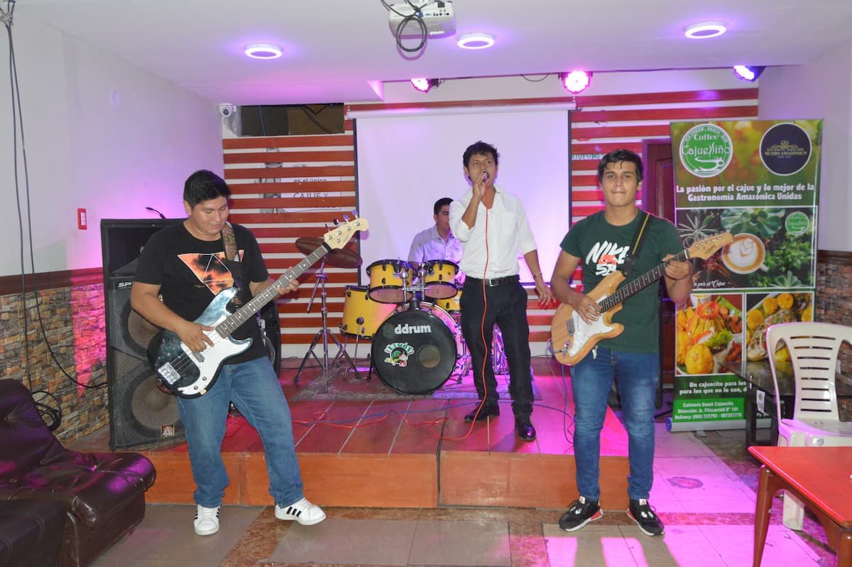 Concierto en local de Cajuezinho